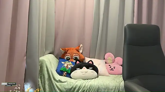 Snapshot of Unique-Beauty chatting on 03.26.26 Unique-Beauty online show from 03.26.26