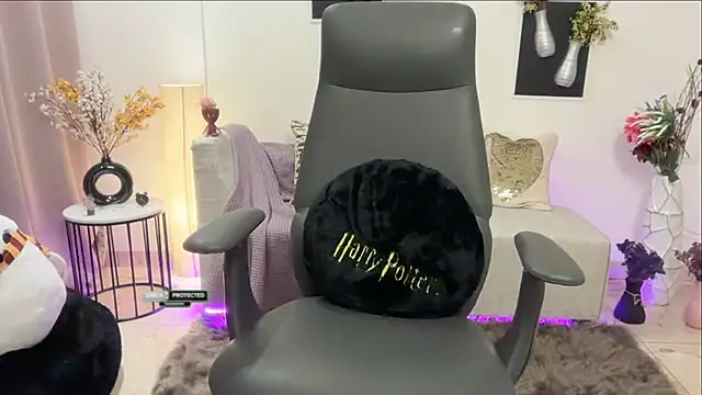 Snapshot of Unique-Beauty chatting on 04.10.26 Unique-Beauty online show from 04.10.26