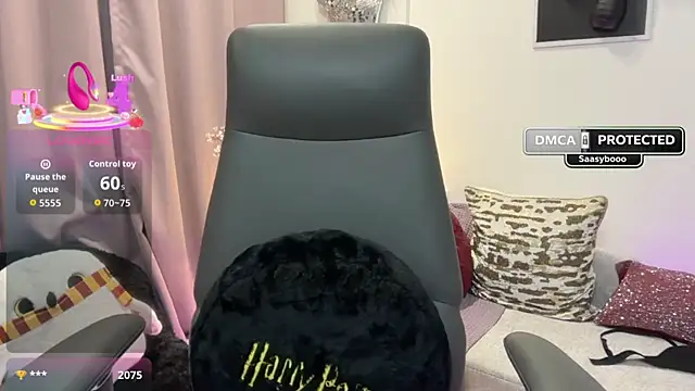 Snapshot of Unique-Beauty chatting on 04.19.26 Unique-Beauty online show from 04.19.26