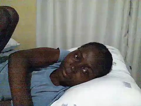 Snapshot of ara_bella chatting on 10.13.25 ara bella online show from 10.13.25