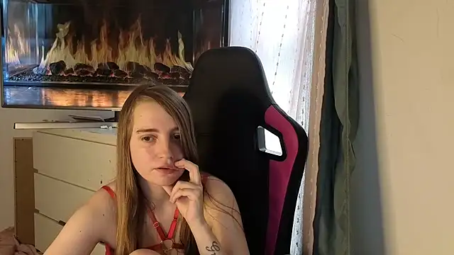 Snapshot of EvieRoseex chatting on 06.19.26 EvieRoseex online show from 06.19.26