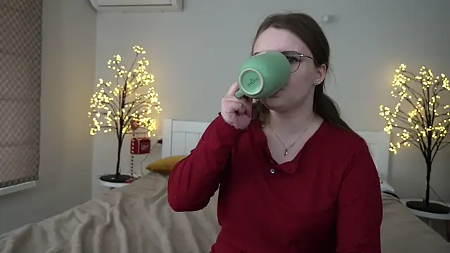 MagicPeachh  online show from 01.13.25