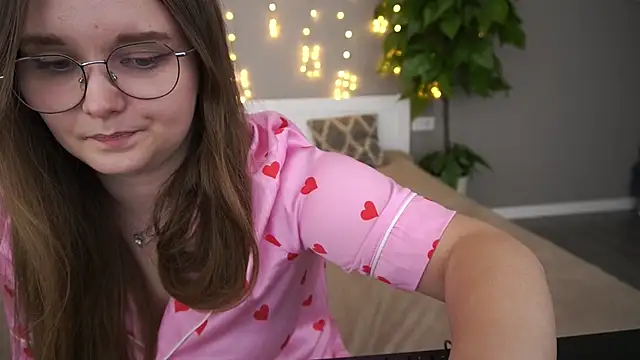 MagicPeachh  online show from 01.21.25