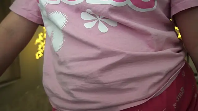 MagicPeachh  online show from 02.28.25