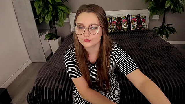 MagicPeachh  online show from 10.15.25