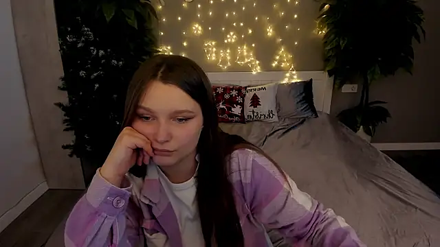 MagicPeachh  online show from 12.17.25