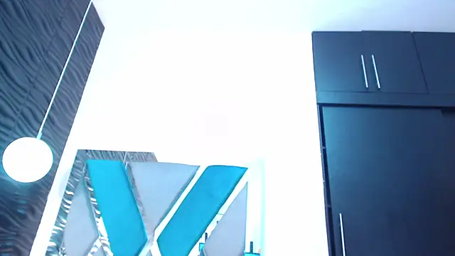 Victoria Coleman online show from 09.17.25