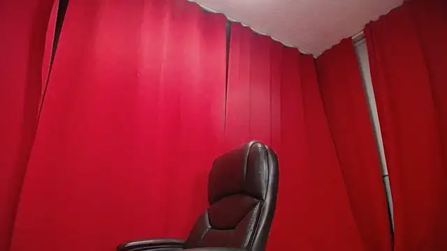 LaraFire online show from 09.26.25