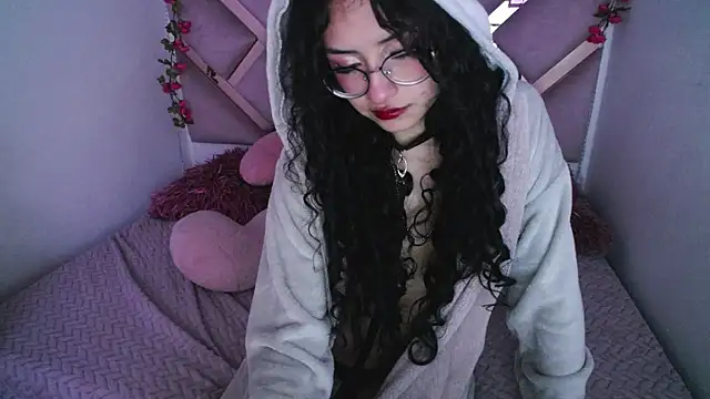 Snapshot of CherieCurl chatting on 04.16.26 CherieCurl online show from 04.16.26