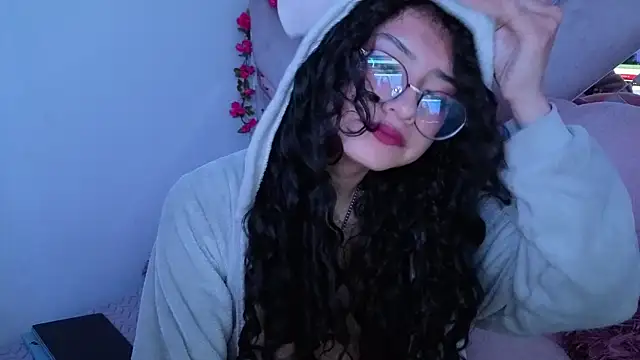 Snapshot of CherieCurl chatting on 05.19.26 CherieCurl online show from 05.19.26