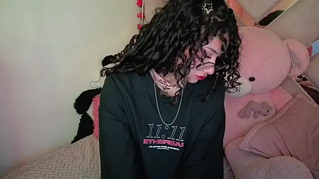 Snapshot of CherieCurl chatting on 05.25.26 CherieCurl online show from 05.25.26
