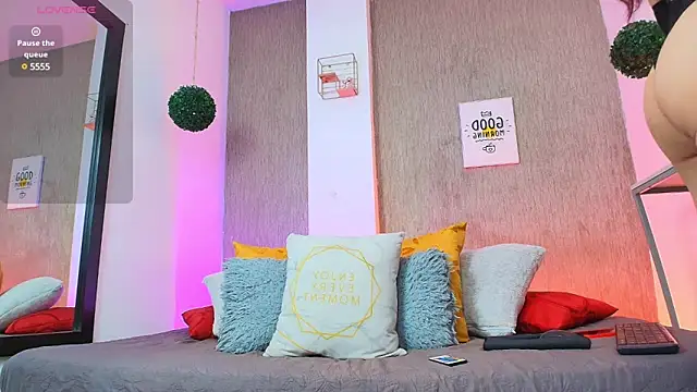 Snapshot of Bella_salvatore chatting on 02.17.25 Bella salvatore online show from 02.17.25