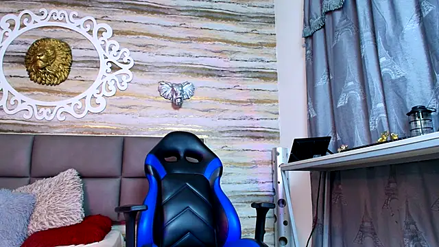 Snapshot of Bella_salvatore chatting on 10.04.25 Bella salvatore online show from 10.04.25