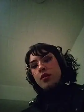 Snapshot of taaylor33 chatting on 02.14.26 taaylor33 online show from 02.14.26