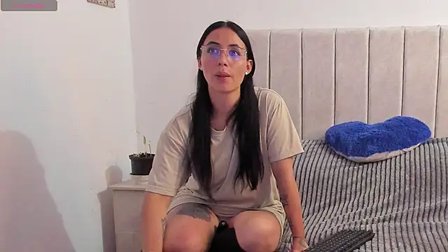 Snapshot of anny_roberts chatting on 02.04.26 anny roberts online show from 02.04.26