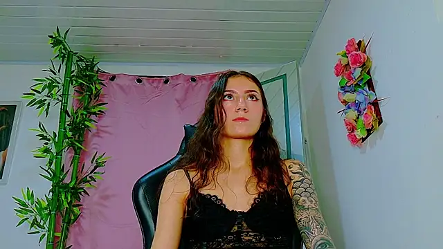 Snapshot of scarlet-jonesx chatting on 03.19.26 scarlet-jonesx online show from 03.19.26