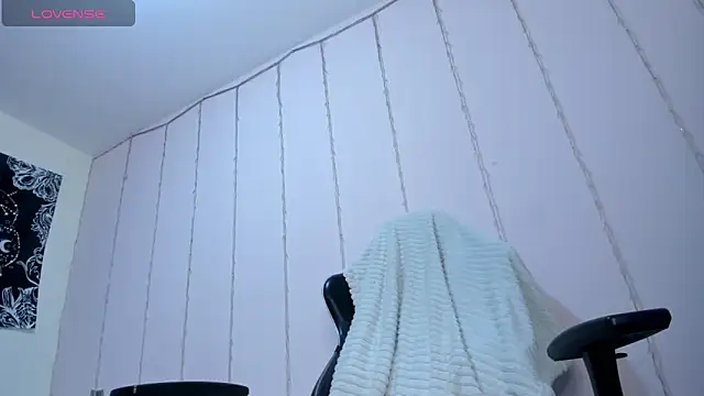 Snapshot of SheryLee chatting on 12.12.24 SheryLee online show from 12.12.24