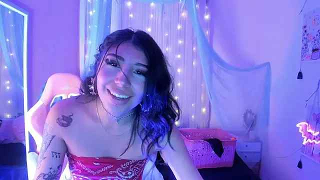 Snapshot of SheryLee chatting on 12.16.24 SheryLee online show from 12.16.24
