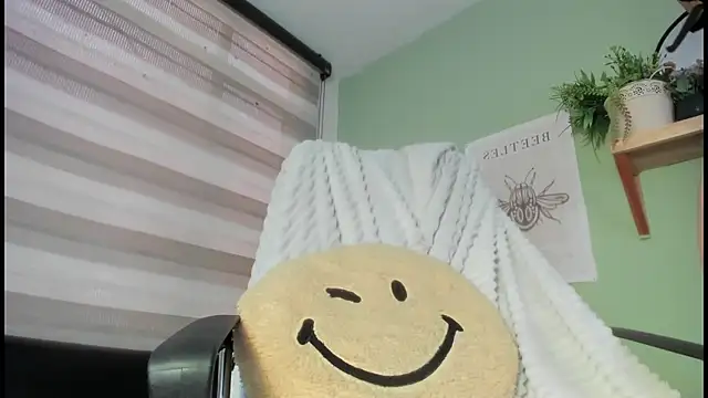 Snapshot of SheryLee chatting on 02.04.25 SheryLee online show from 02.04.25
