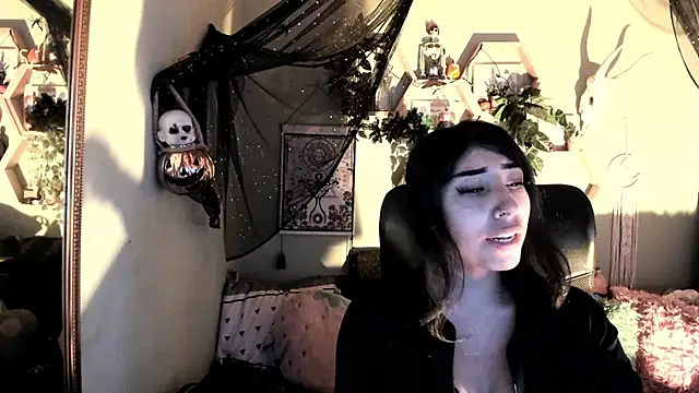 Snapshot of SheryLee chatting on 10.16.25 SheryLee online show from 10.16.25