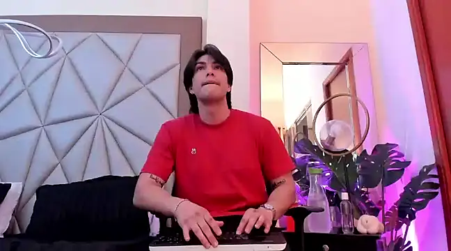 Karimferrer online show from 12.31.24