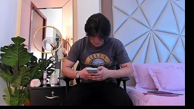 Karimferrer online show from 01.22.25