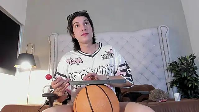 Karimferrer online show from 11.25.25