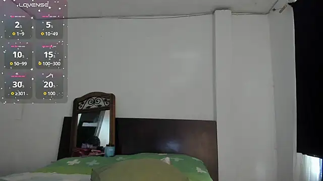 latinaStepmom online show from 12.04.25