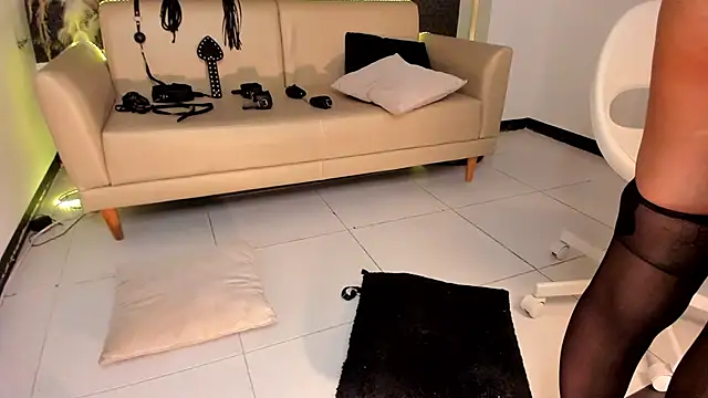 Snapshot of RACHEL_EV chatting on 02.08.25 RACHEL EV online show from 02.08.25