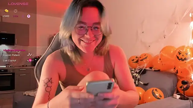 alisahug online show from 10.24.25