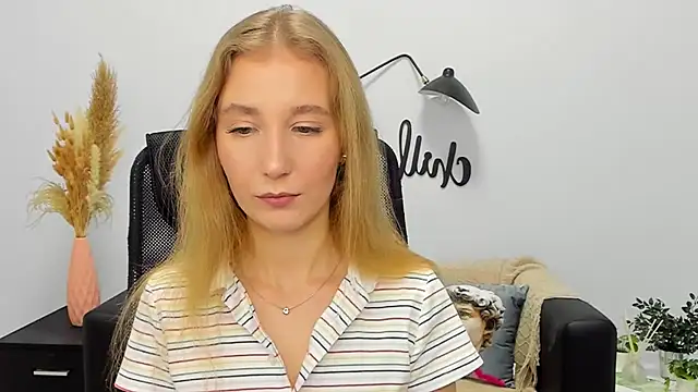 Snapshot of LolaWilsons chatting on 01.11.25 LolaWilsons online show from 01.11.25