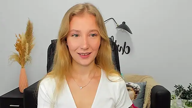 Snapshot of LolaWilsons chatting on 01.16.25 LolaWilsons online show from 01.16.25