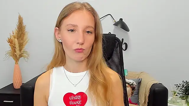 Snapshot of LolaWilsons chatting on 02.03.25 LolaWilsons online show from 02.03.25