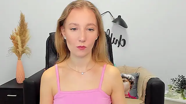 Snapshot of LolaWilsons chatting on 02.06.25 LolaWilsons online show from 02.06.25