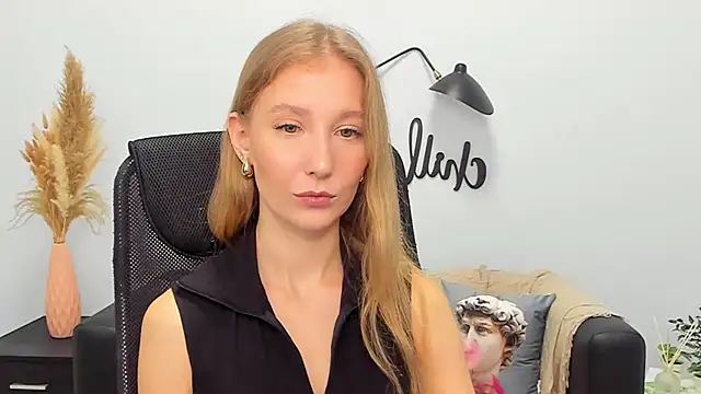 Snapshot of LolaWilsons chatting on 02.07.25 LolaWilsons online show from 02.07.25