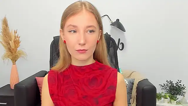 Snapshot of LolaWilsons chatting on 02.24.25 LolaWilsons online show from 02.24.25