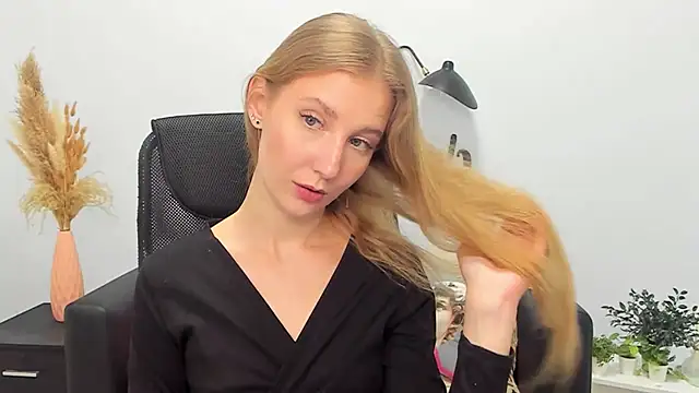 Snapshot of LolaWilsons chatting on 02.27.25 LolaWilsons online show from 02.27.25