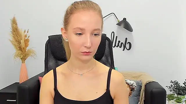 Snapshot of LolaWilsons chatting on 03.13.25 LolaWilsons online show from 03.13.25