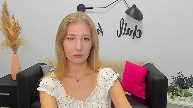 Snapshot of LolaWilsons chatting on 09.13.25 LolaWilsons online show from 09.13.25