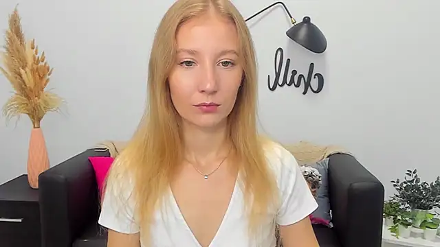 Snapshot of LolaWilsons chatting on 09.19.25 LolaWilsons online show from 09.19.25