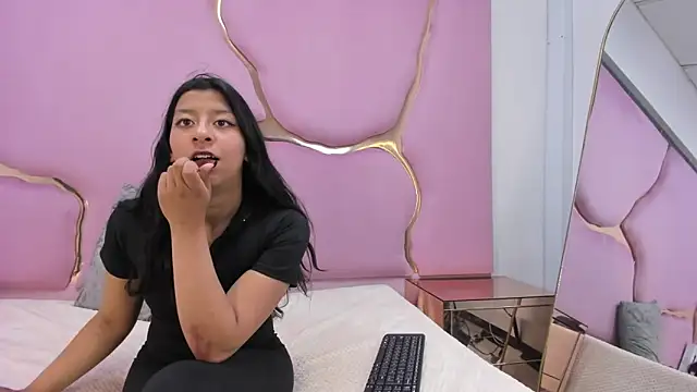 VaneLin18 online show from 09.10.25