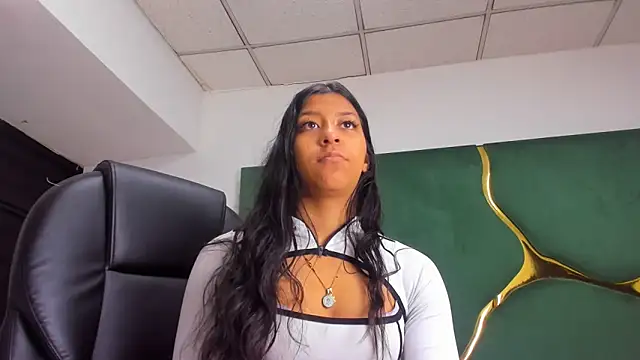 VaneLin18 online show from 12.18.25