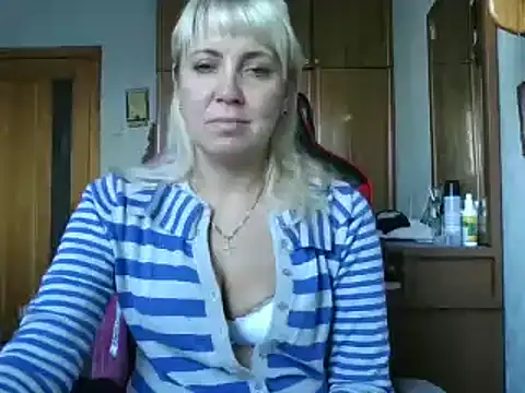 IrinaB1 online show from 10.15.25