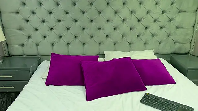 SamantaG online show from 10.29.25