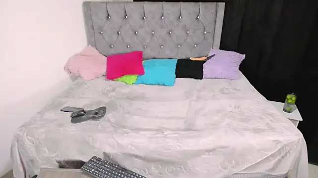 valenthottie online show from 02.17.25