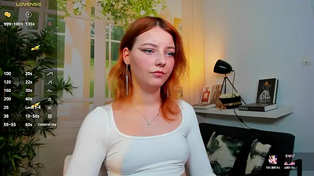 Snapshot of pretty_little_thing chatting on 10.16.25 pretty little thing online show from 10.16.25