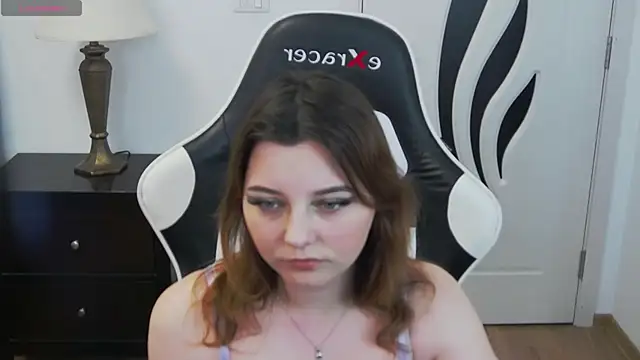pretty little thing online show from 04.28.26