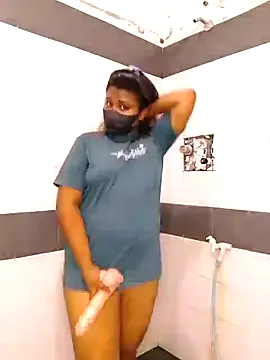 Snapshot of Sexy--queen1 chatting on 03.06.25 Sexy--queen1 online show from 03.06.25