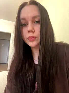 Snapshot of Marylallka5 chatting on 11.19.25 Marylallka5 online show from 11.19.25