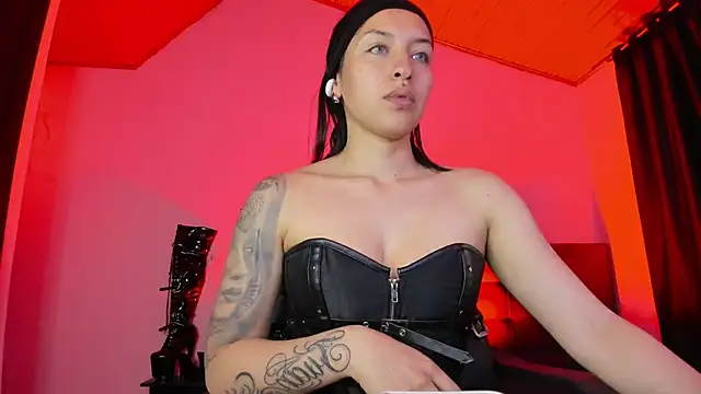 Snapshot of MistressVenena chatting on 11.27.25 MistressVenena online show from 11.27.25